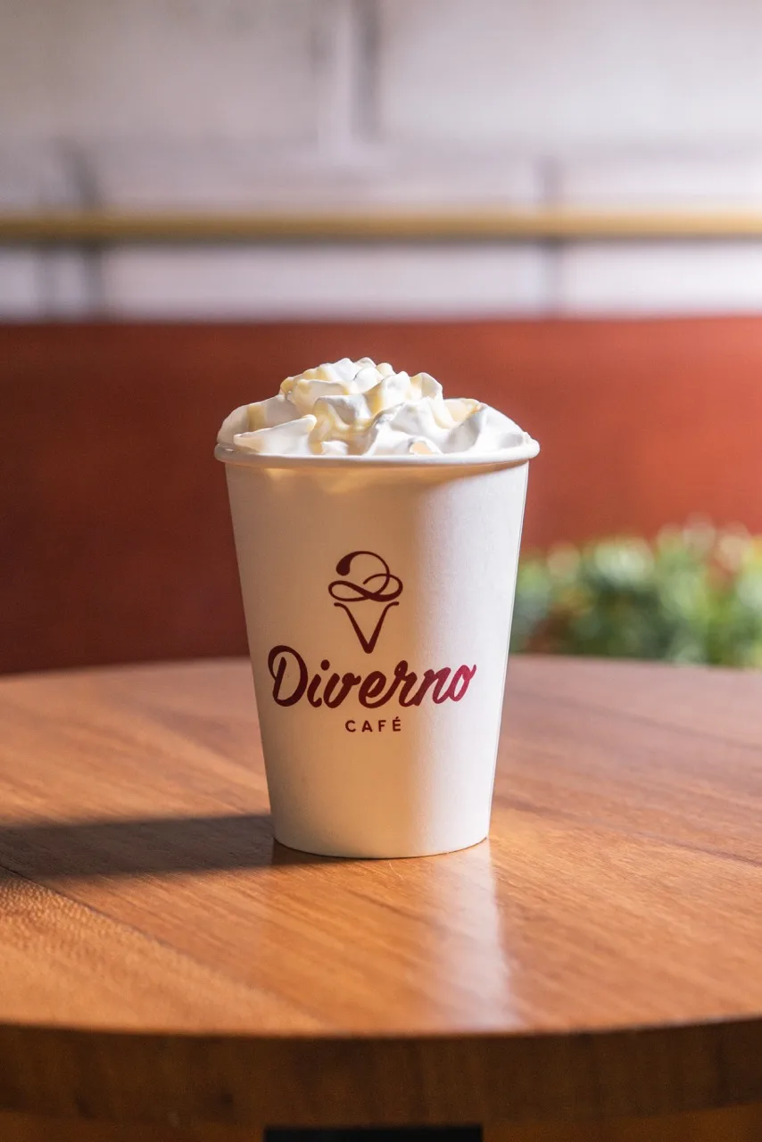 Café Mocha Branco servido na Diverno